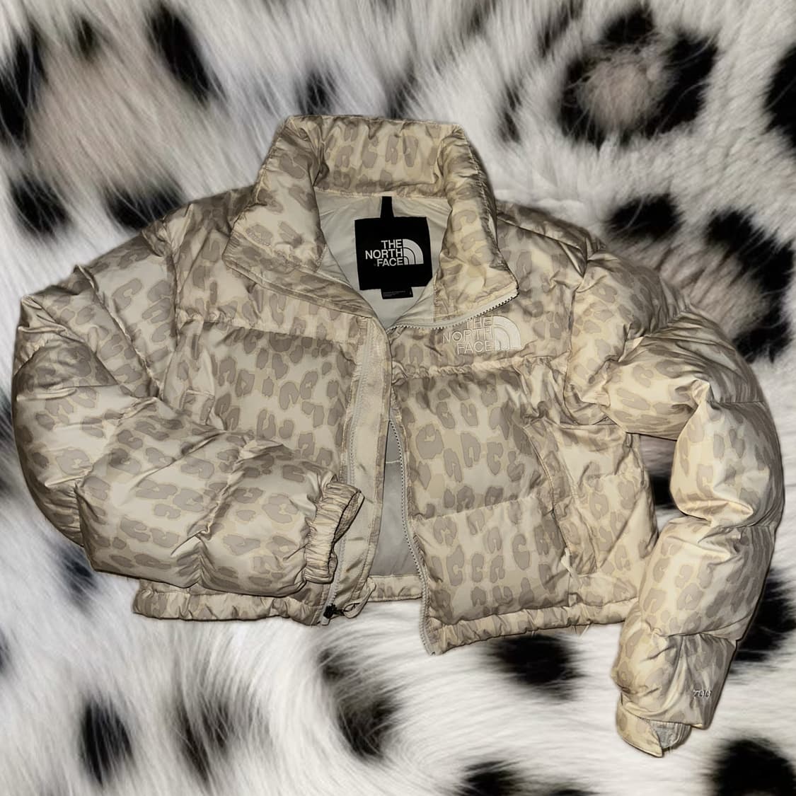 노스페이스 눕시 화이트 레오파드 700 숏패딩 s사이즈 상품이미지1