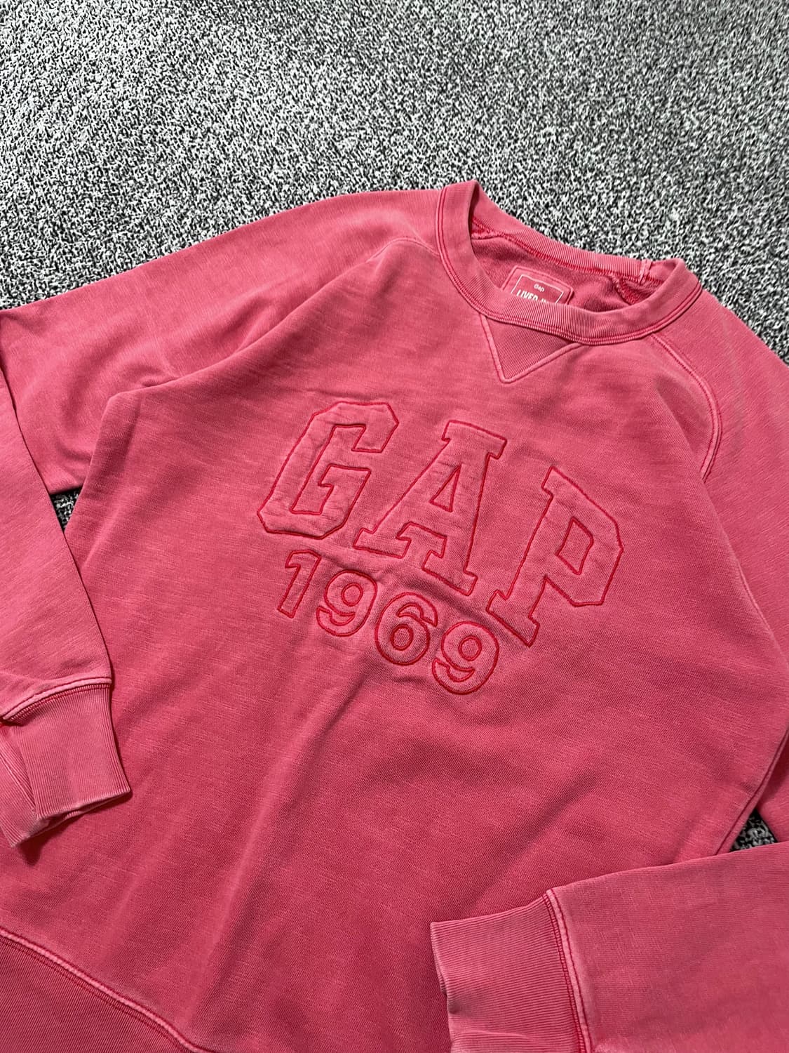 빈티지9. GAP 갭 1969 빅 자수 로고 맨투맨 스웻셔츠 핑크 상품이미지2