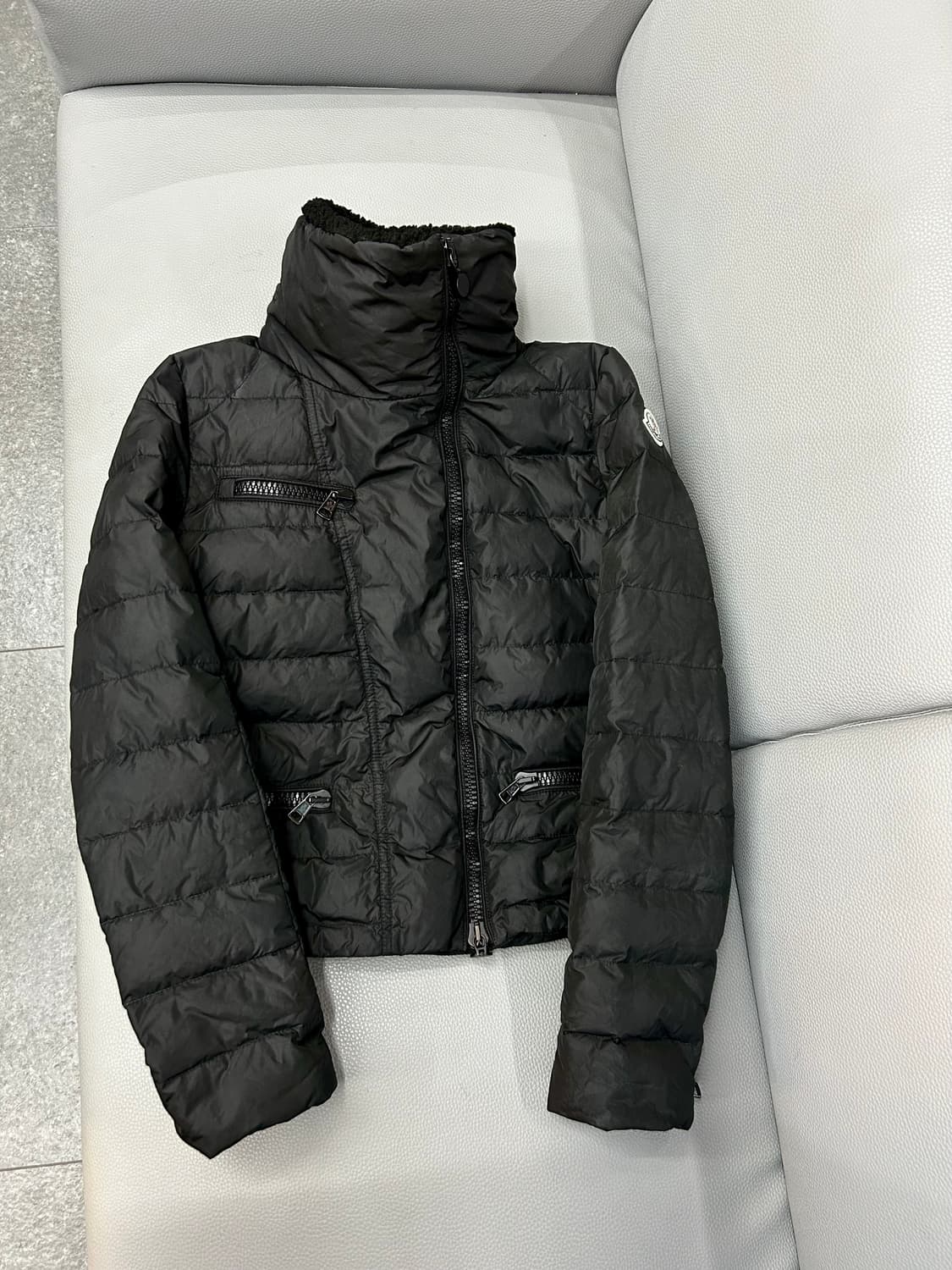 몽클레르 몽클레어 프레네 블랙 양털 카라 다운패딩(2(44~55) 상품이미지4