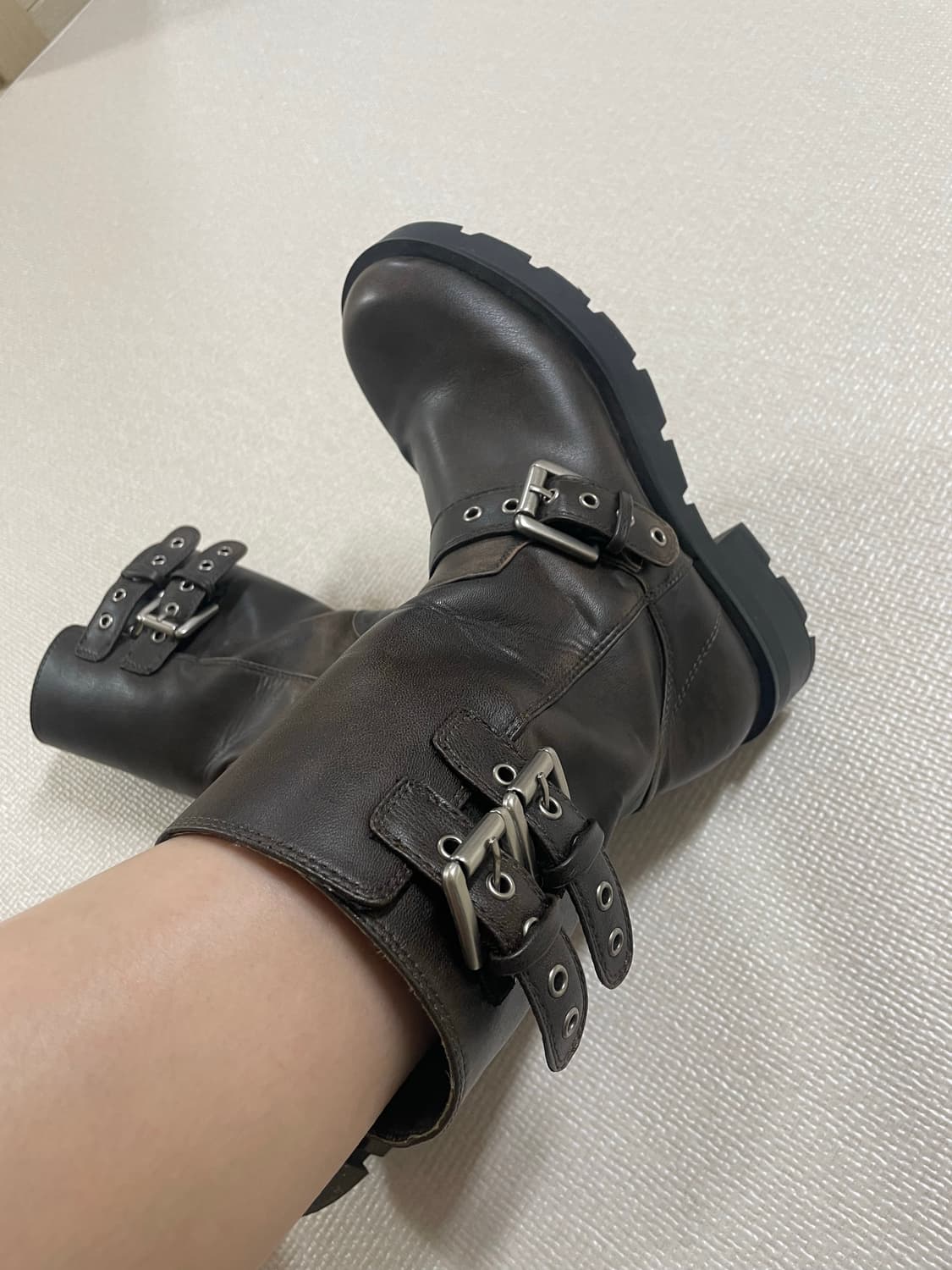 자라 버클 바이커 플랫 앵클부츠 브라운 상품이미지5