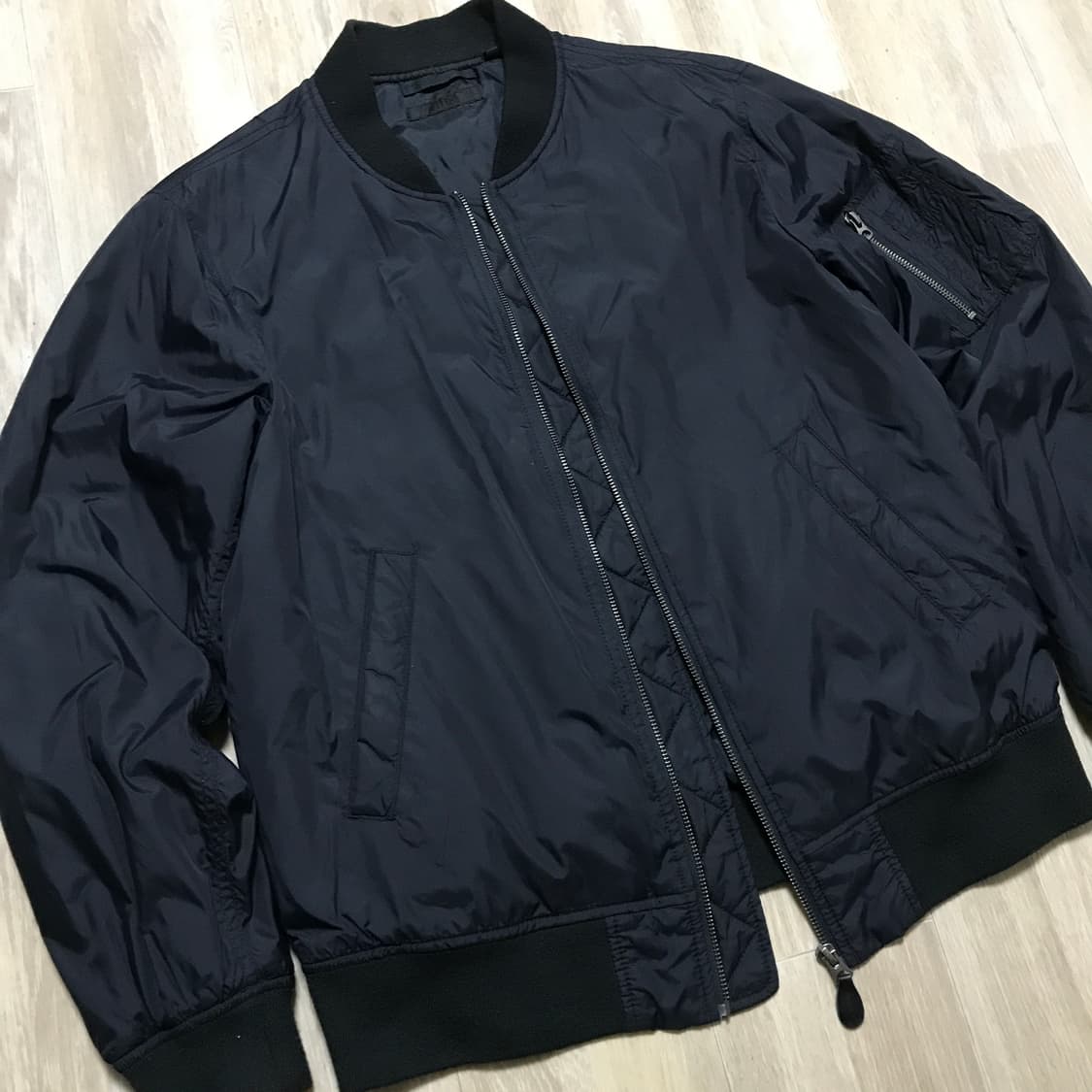 유니클로 ma-1 봄버 항공점퍼 L사이즈 블랙 상품이미지2