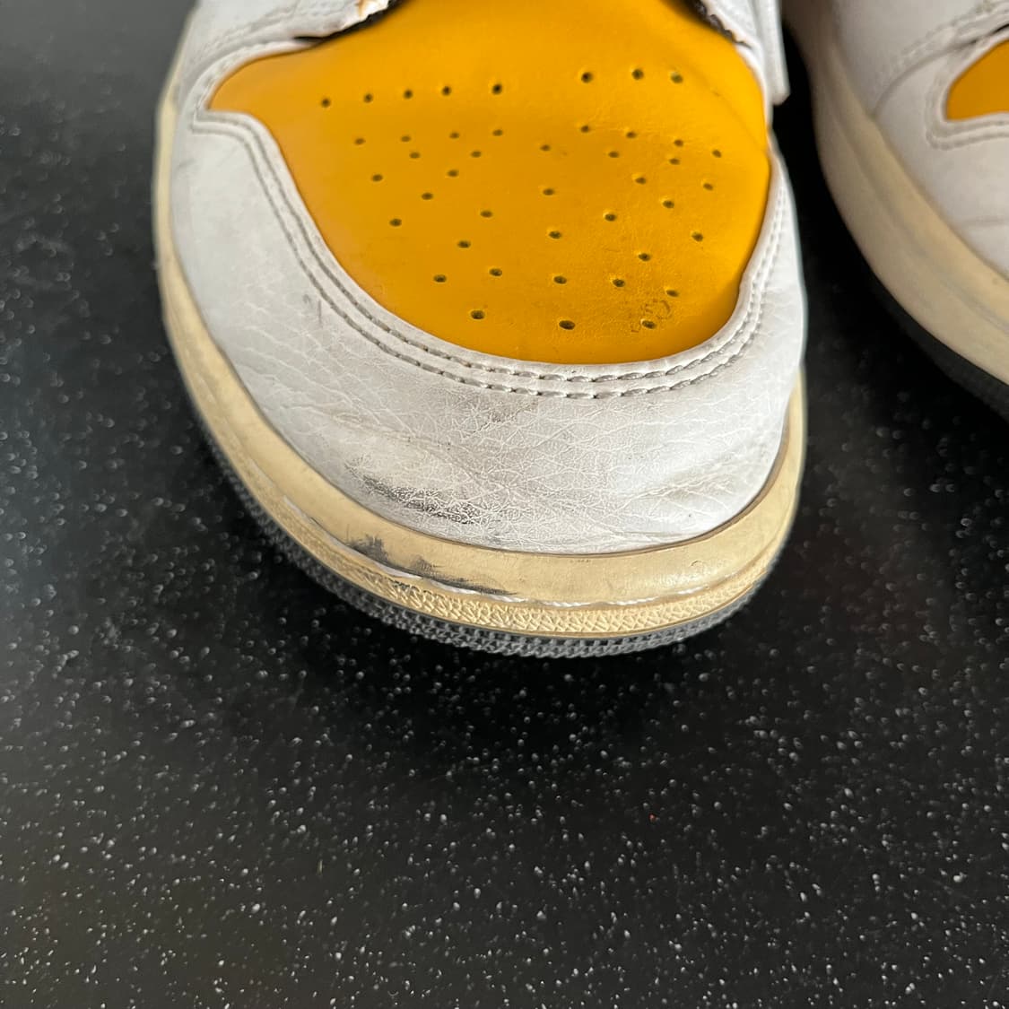 조던1 미드 유니버시티 골드 285 상품이미지4