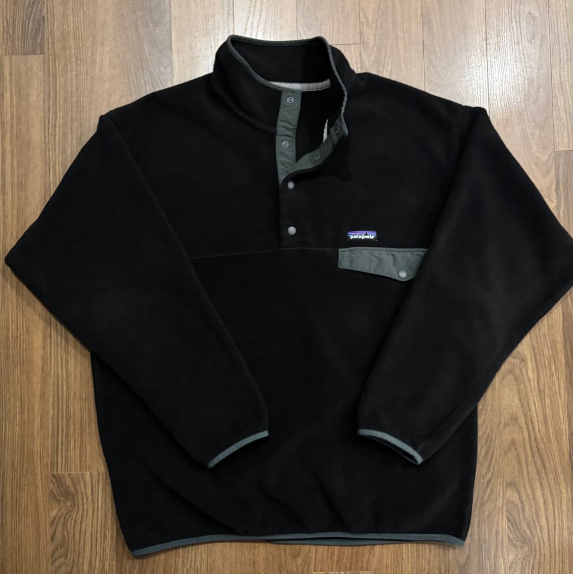 파타고니아 헤비웨이트 신칠라 블랙/포지그레이 L사이즈 판매합니다 상품이미지1