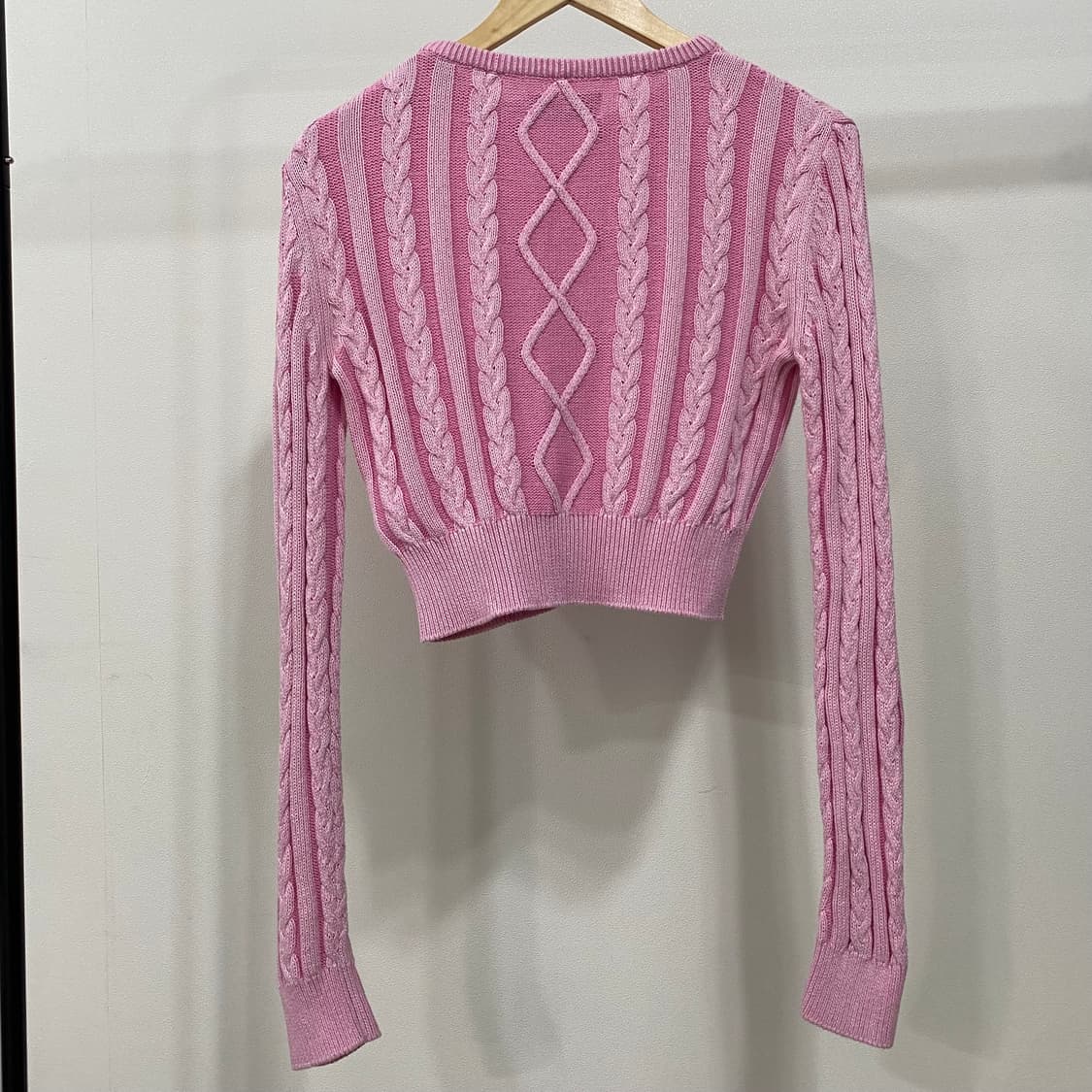 키르시 투톤 케이블 크롭 니트 상품이미지2