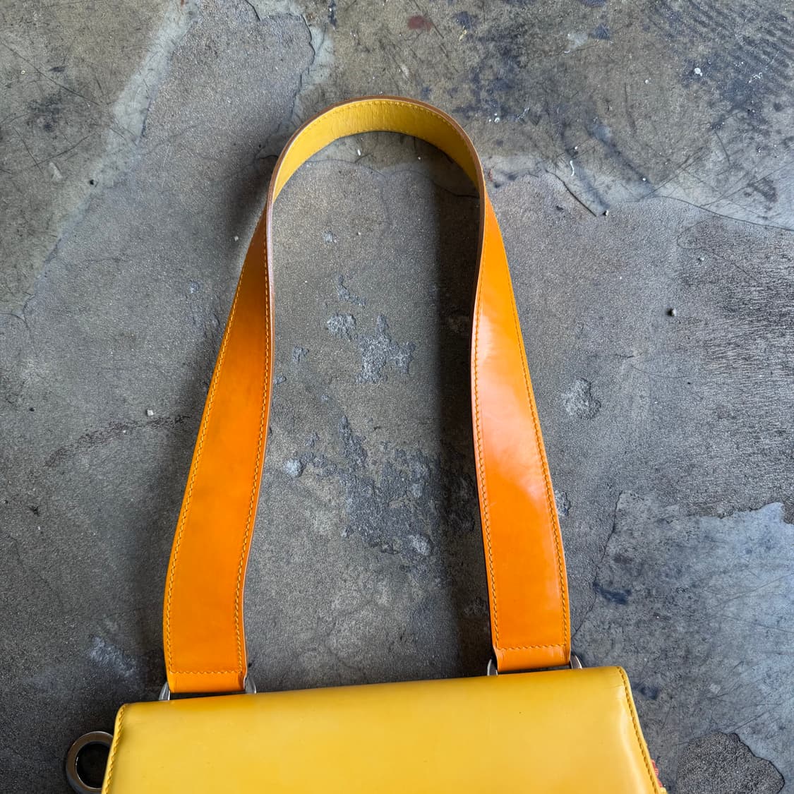 페레가모 그라데이션 간치니 지퍼 숄더백 상품이미지5