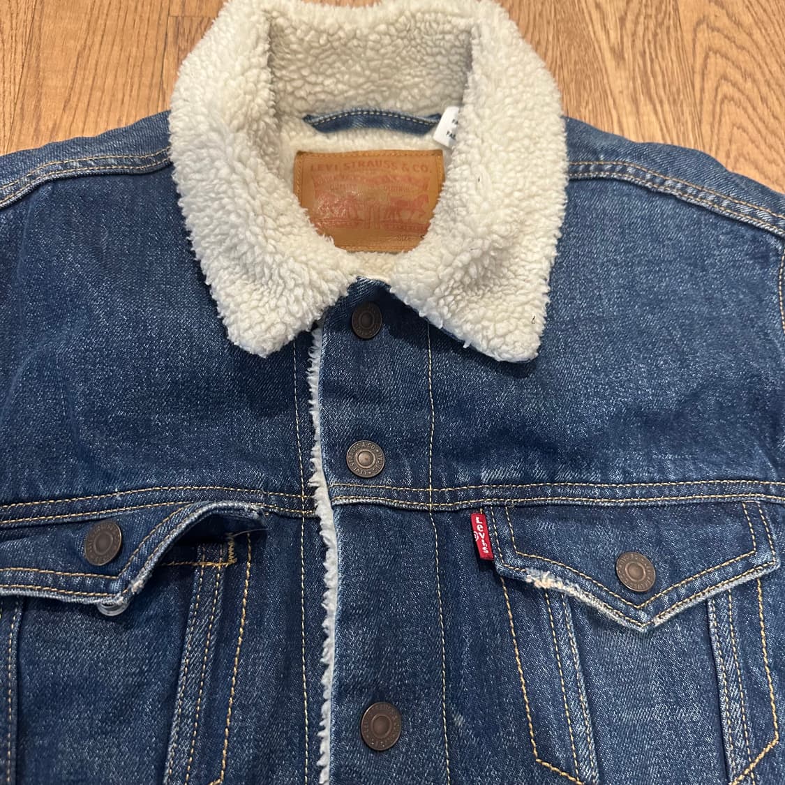 Levi’s 중청 워싱 트러커 셰르파 데님 자켓  상품이미지3