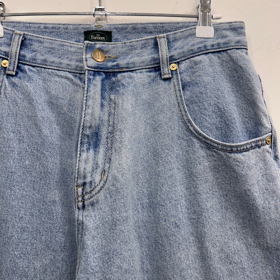 더 바넷 테이퍼드핏 연청 데님팬츠 상품이미지1