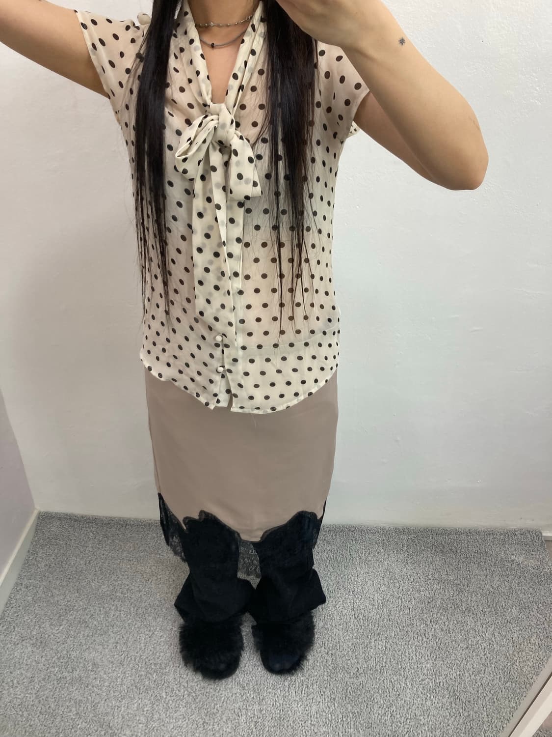 새틴 블랙 레이스 스커트 상품이미지3