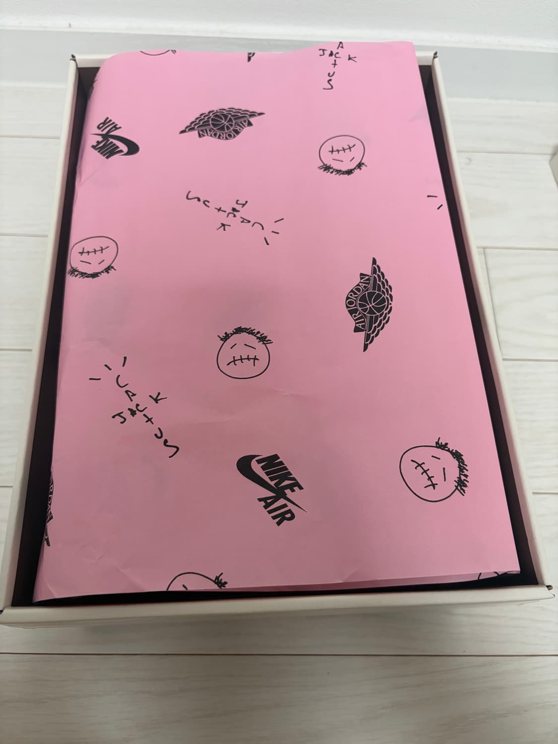 [새상품] 나이키 조던1 트래비스스캇 벨벳 / 270 상품이미지6