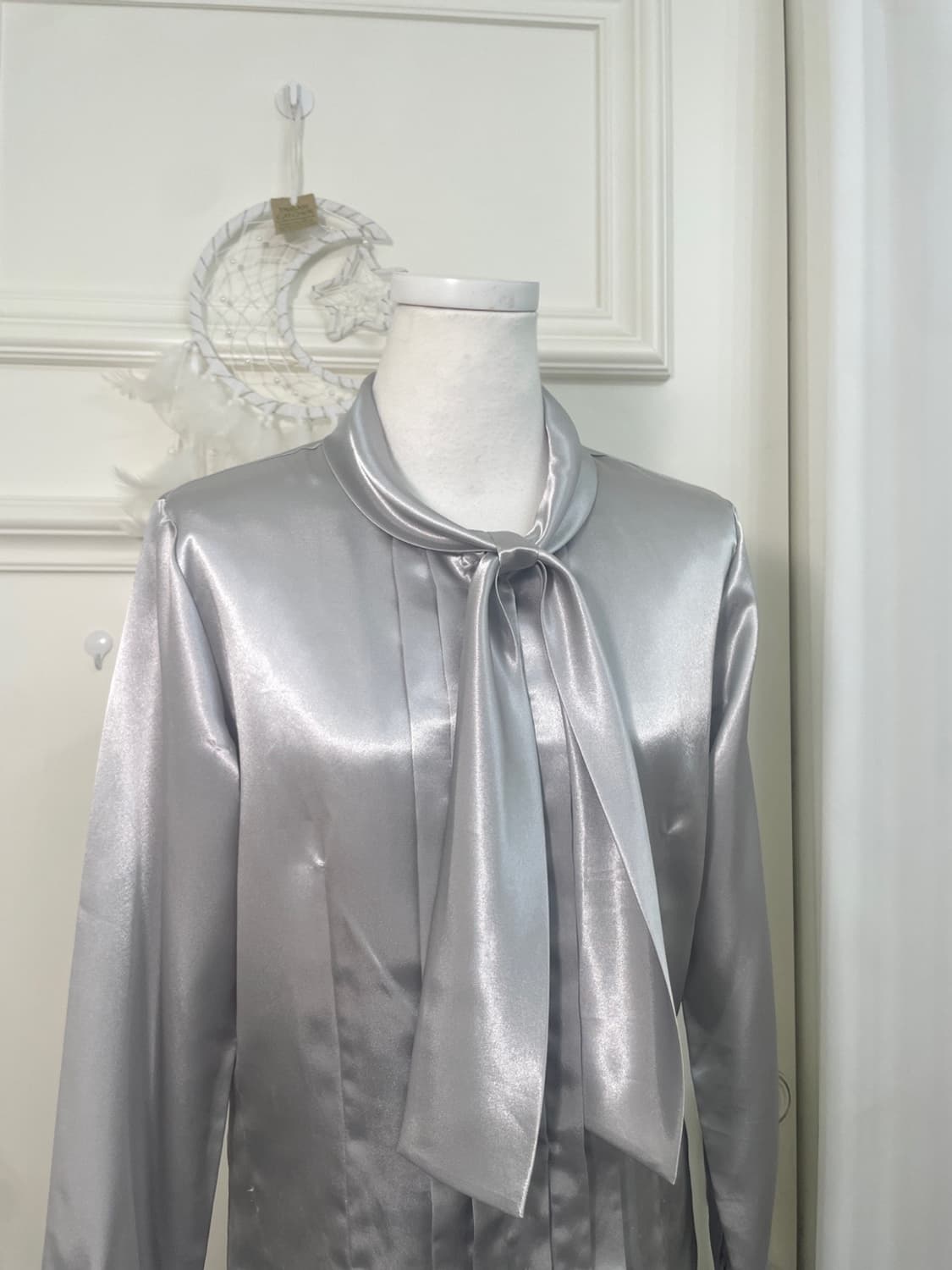 gray satin tie point feminine blouse 상품이미지6