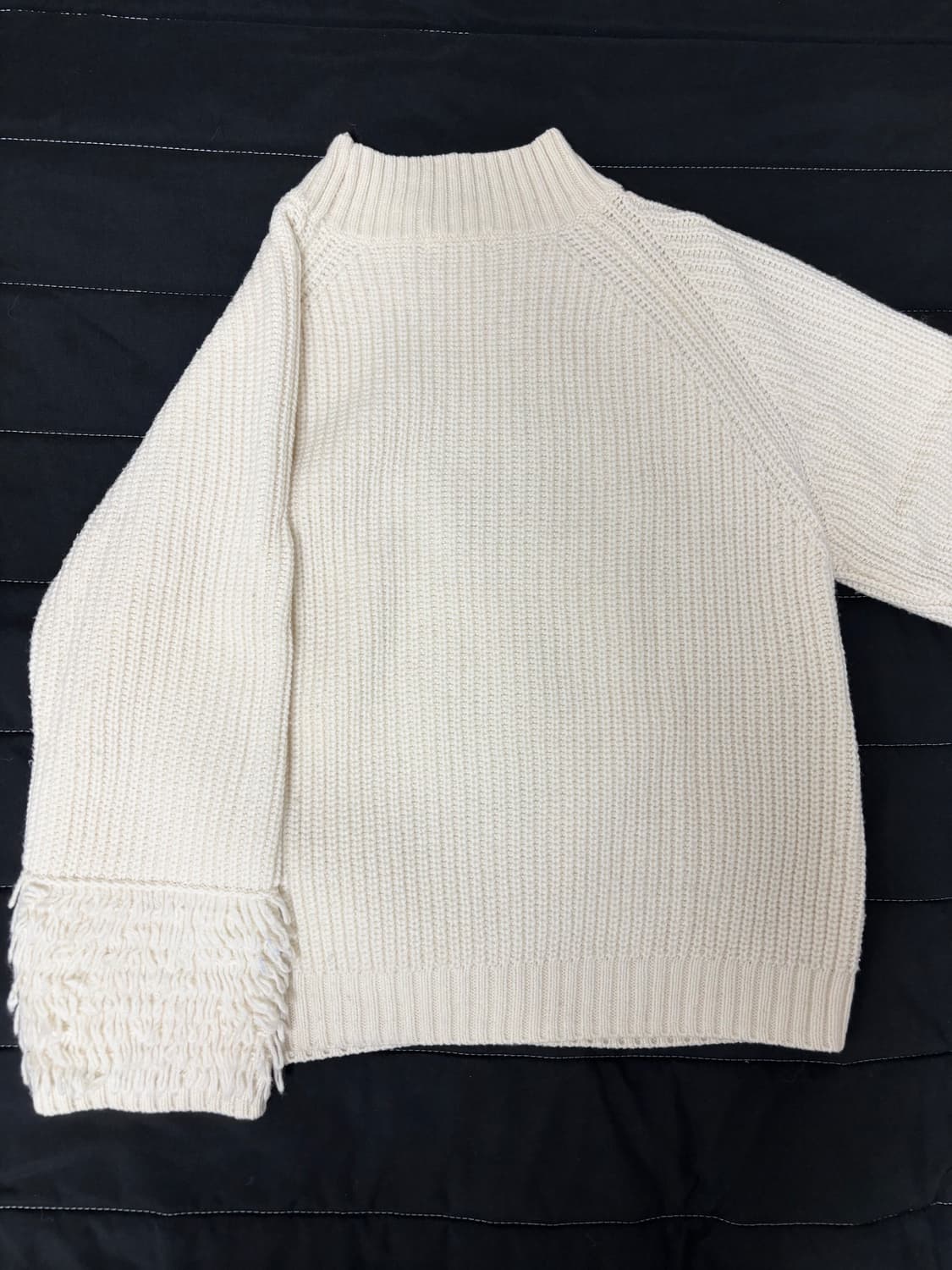 테슬 소매 짜임 니트 아이보리 상품이미지3