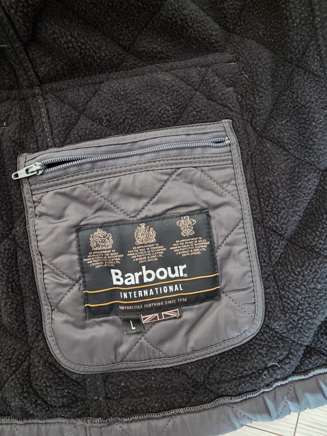 바버 인터내셔널 아리엘 폴라퀼팅 자켓 차콜 L(100-105) 상품이미지6