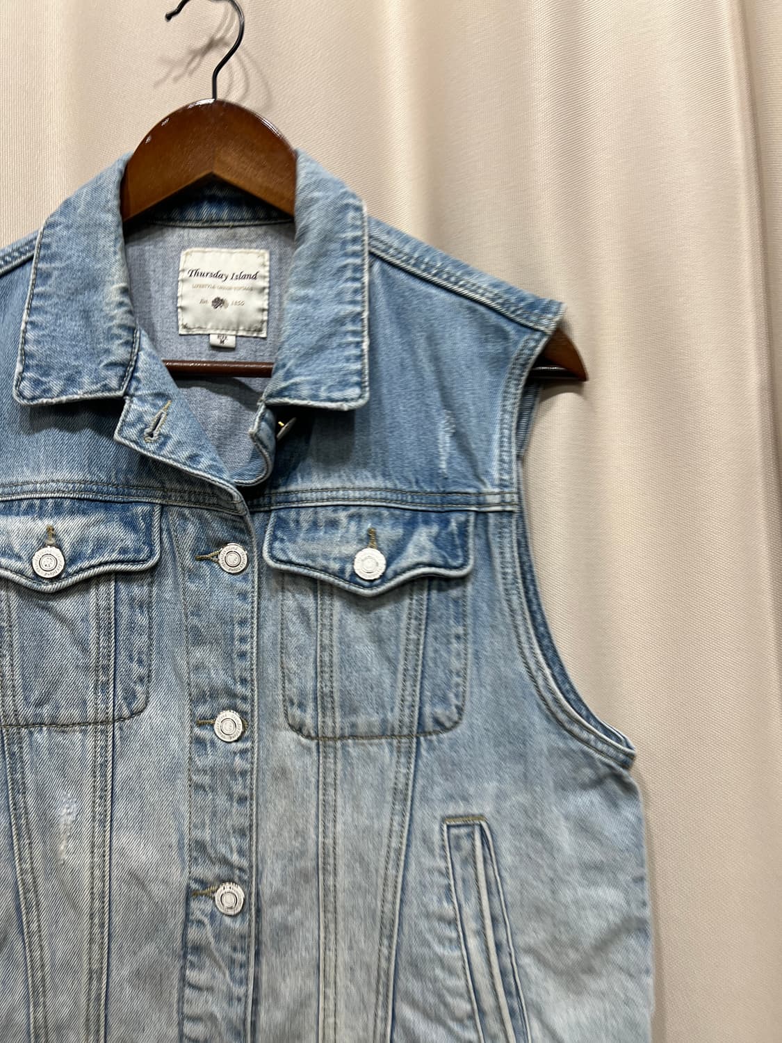 써스데이 아일랜드 그라데이션 데님 베스트 자켓 상품이미지3