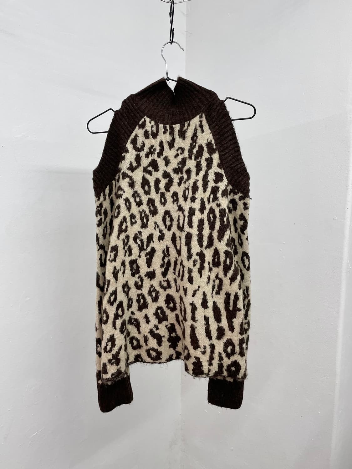 갸루 호피 오프숄더 니트 상품이미지6