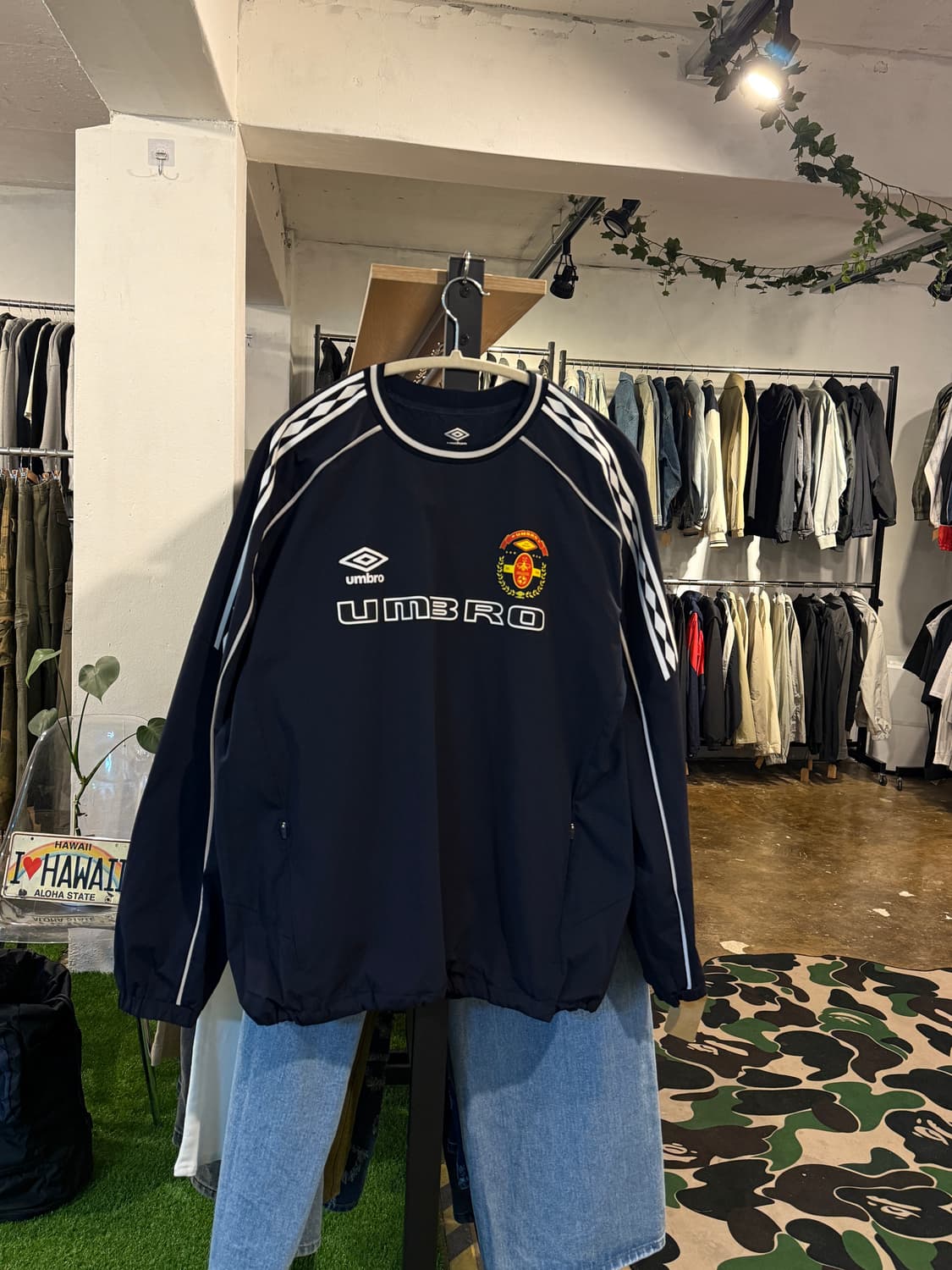 엄브로 맨체스터유나이티드 우븐맨투맨 105 사이즈 네이비 상품이미지3