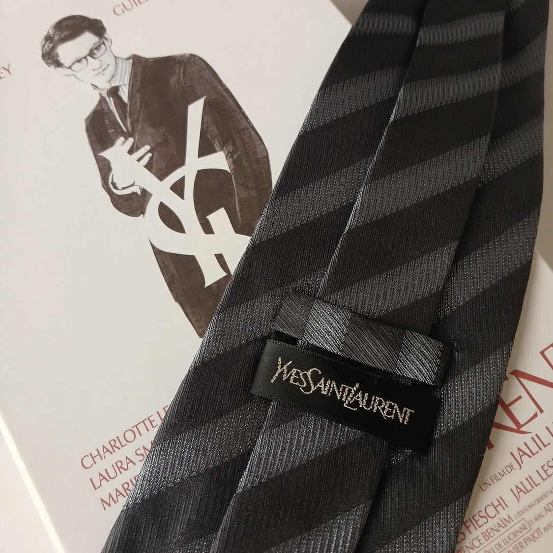 입생로랑 실크 그레이 스트라이프 넥타이 9.7cm A등급 A19083
 상품이미지6