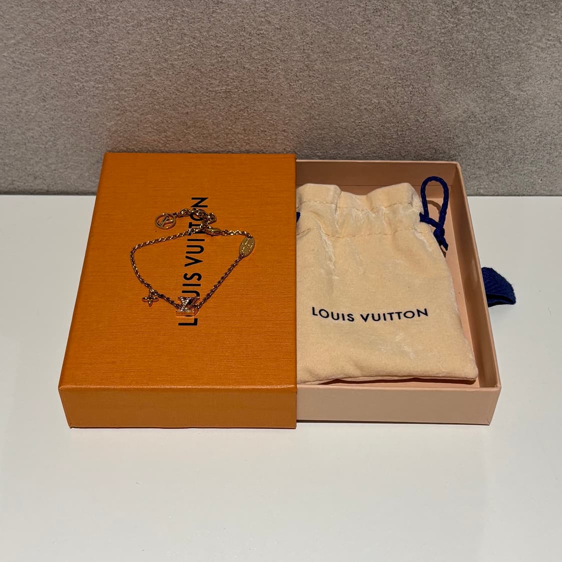A+ / OS 루이비통 아이코닉 팔찌 골드 상품이미지3
