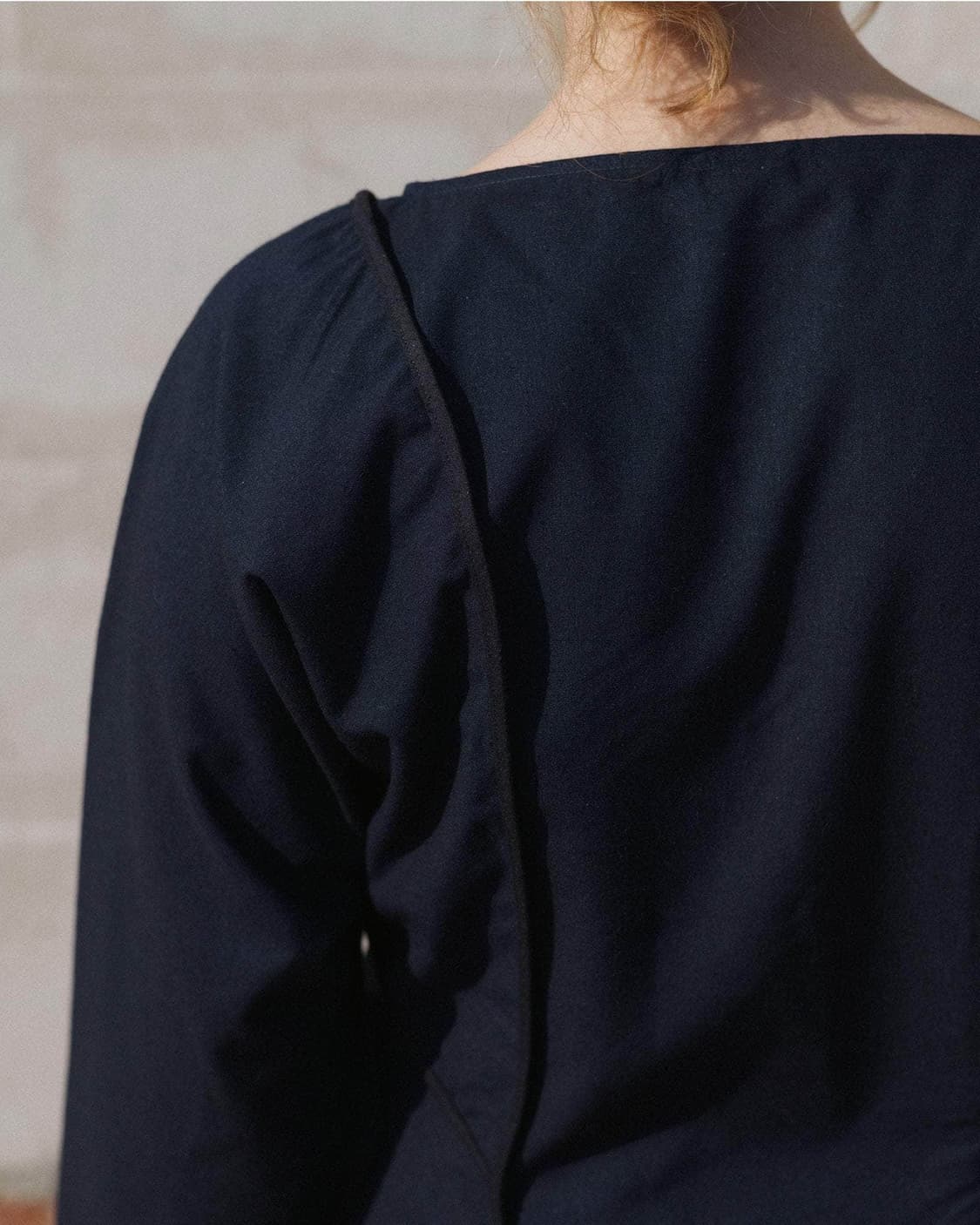 [XS,S,M]베이스레인지 25fw Nika 롱 슬리브리스 탑/네이비 상품이미지6