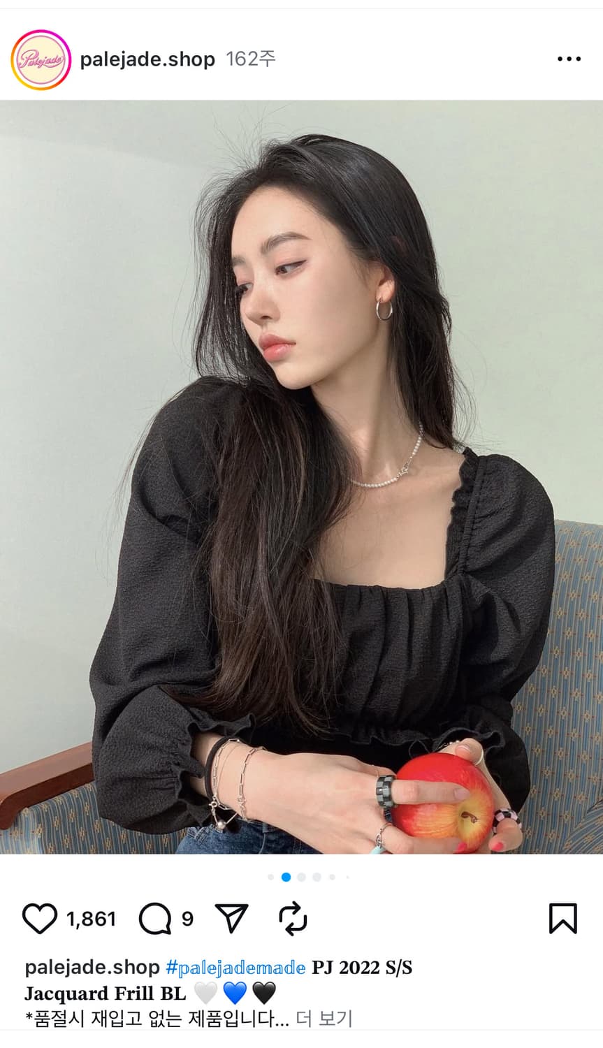 페일제이드 자가드 프릴 블라우스 상품이미지1