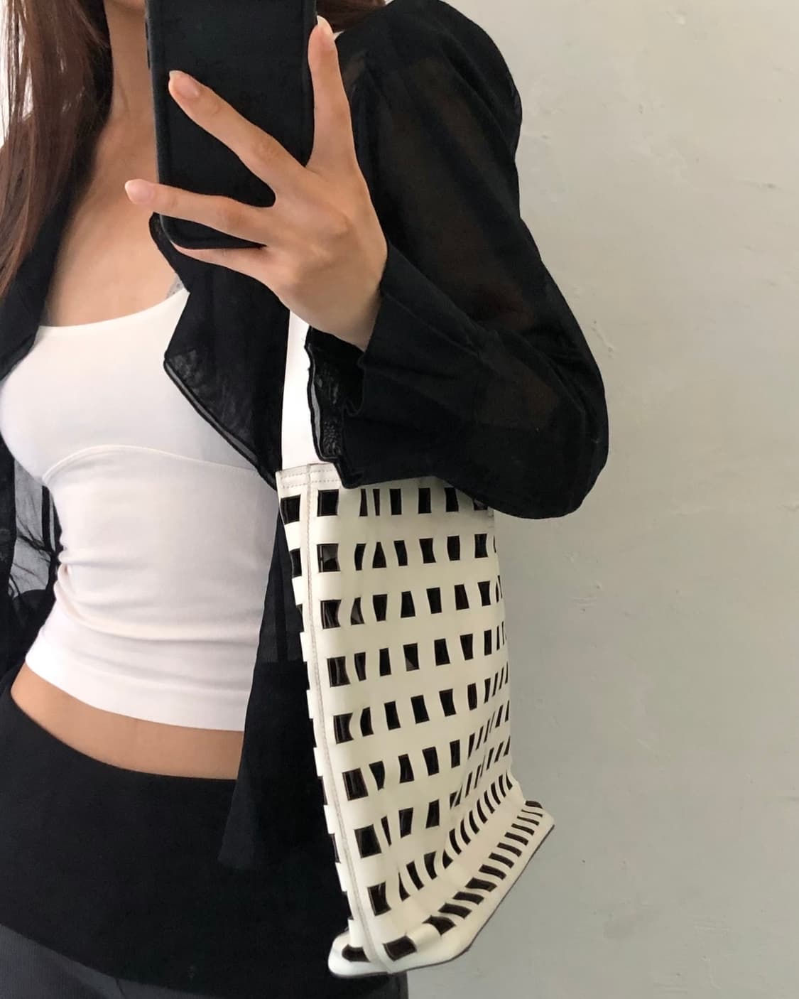 Prada 프라다 화이트 펀칭 레더 토트백 상품이미지2