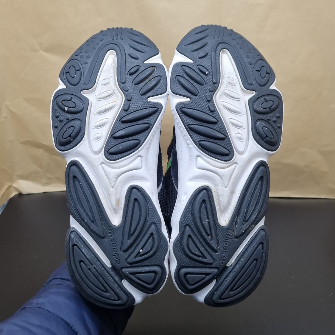 아디다스 오즈위고 여성운동화230  상품이미지3