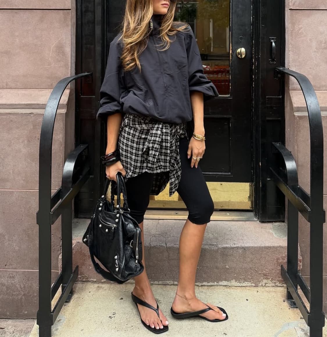 [A+ 정품] 발렌시아가 시티 모터백 미디움 블랙 상품이미지10