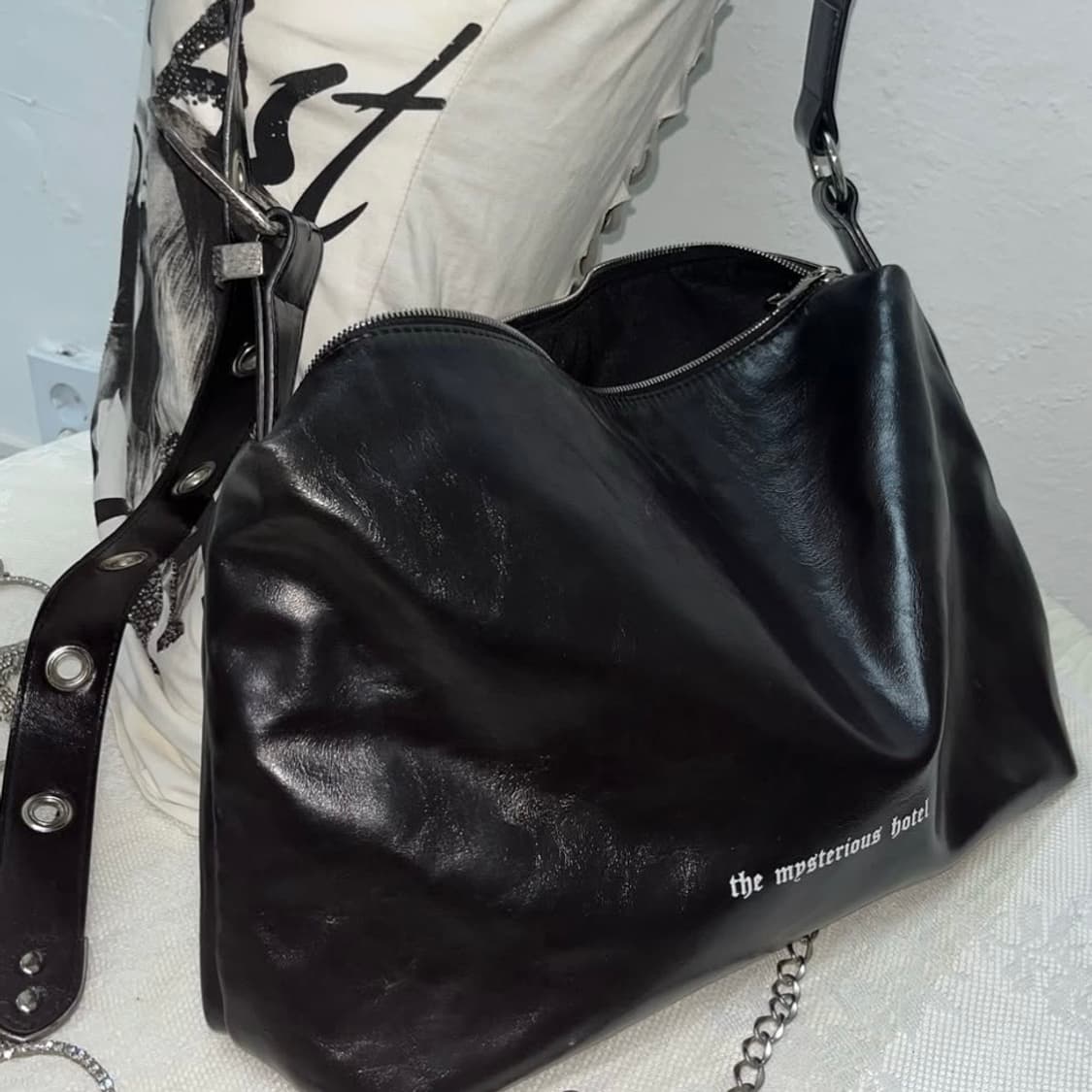 The Mysterious Hotel 상품이미지1