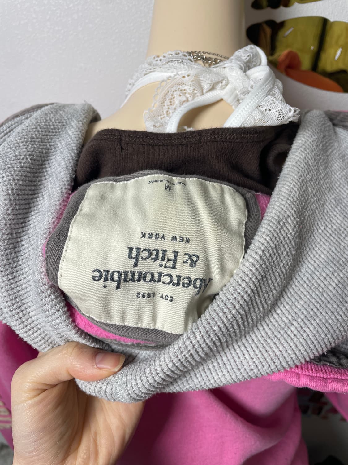 Abecrombie 아베크롬비 핑크 스펠로고 후드집업 상품이미지4