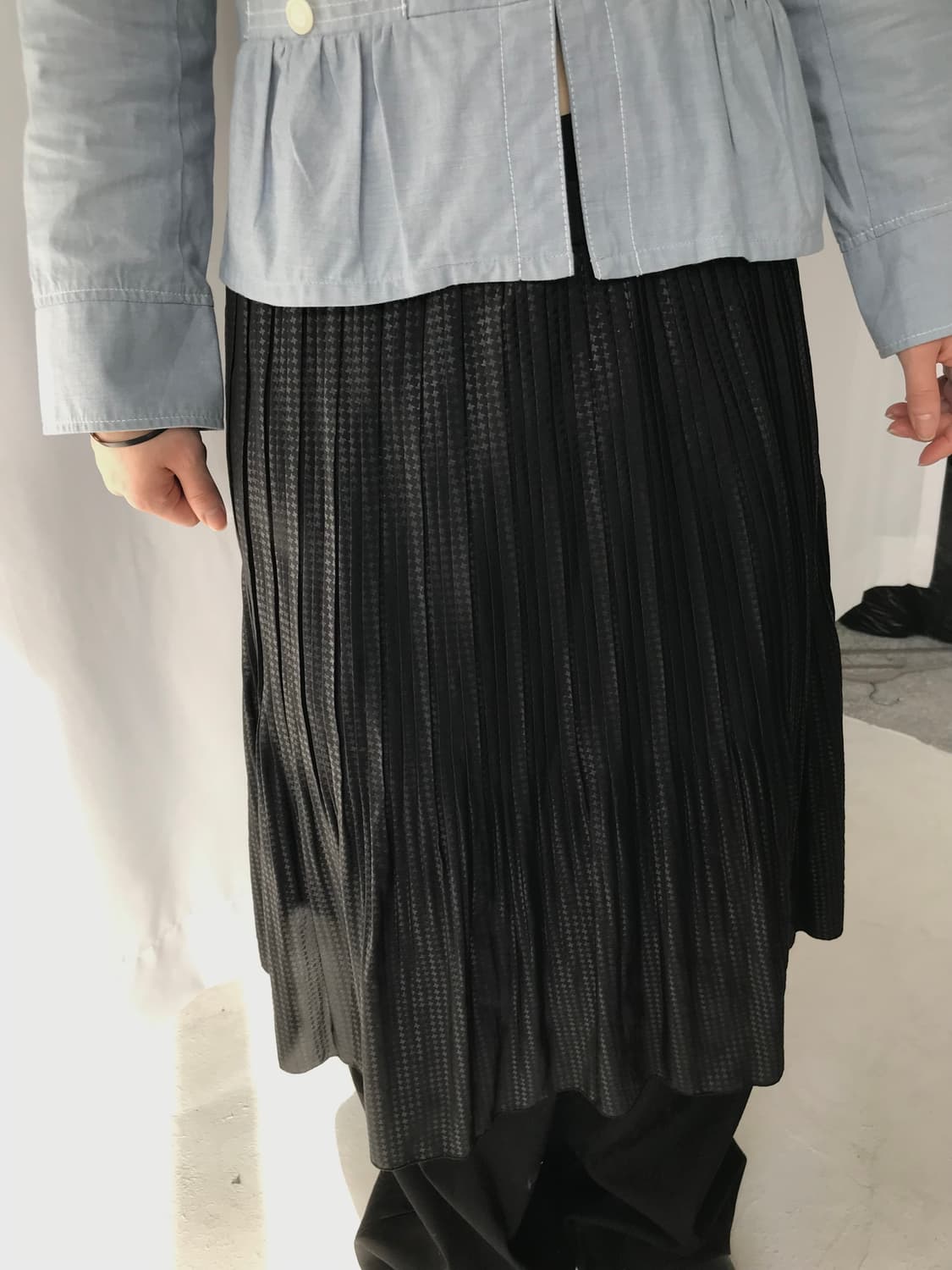 텍스쳐 플리츠 미디 스커트  상품이미지1