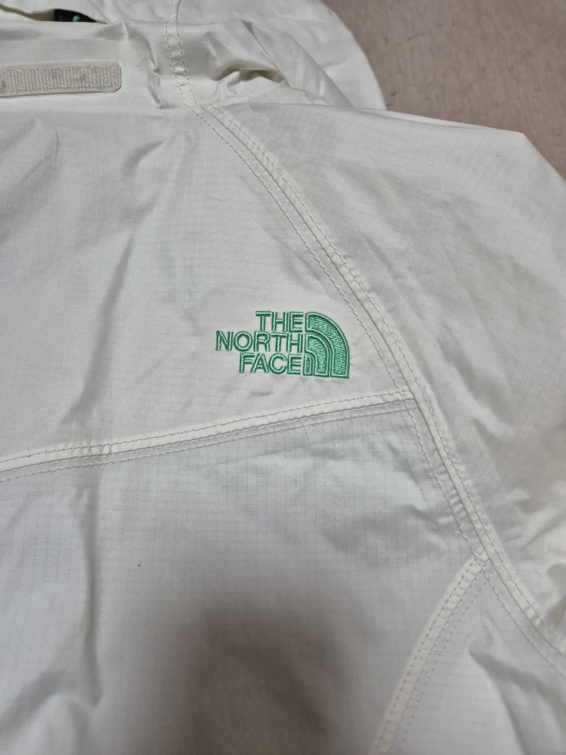노스페이스 아이보리 바람막이 자켓 상품이미지8