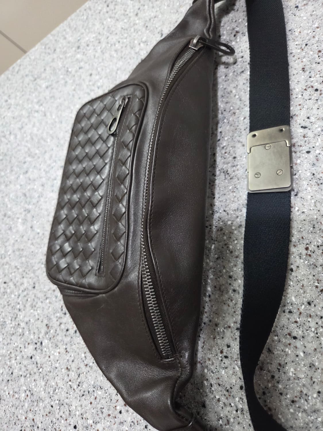 정품 보테가 베네타 가죽 힙색 상품이미지2