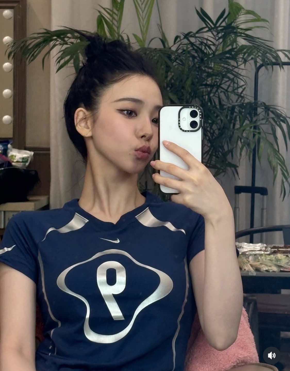 NIKE • 나이키 카리나 착용 반팔티 xs 상품이미지1