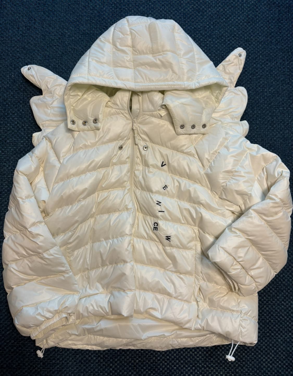 VeniceW 베니스더블유 윙스 푸퍼 화이트 새제품 상품이미지2