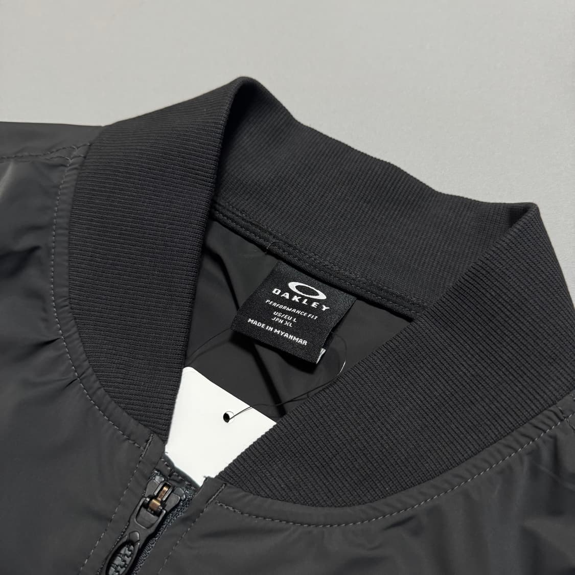 오클리(OAKLEY) 차콜컬러 폴리에스터 논칼라 쉘 플라이트 자켓 상품이미지3