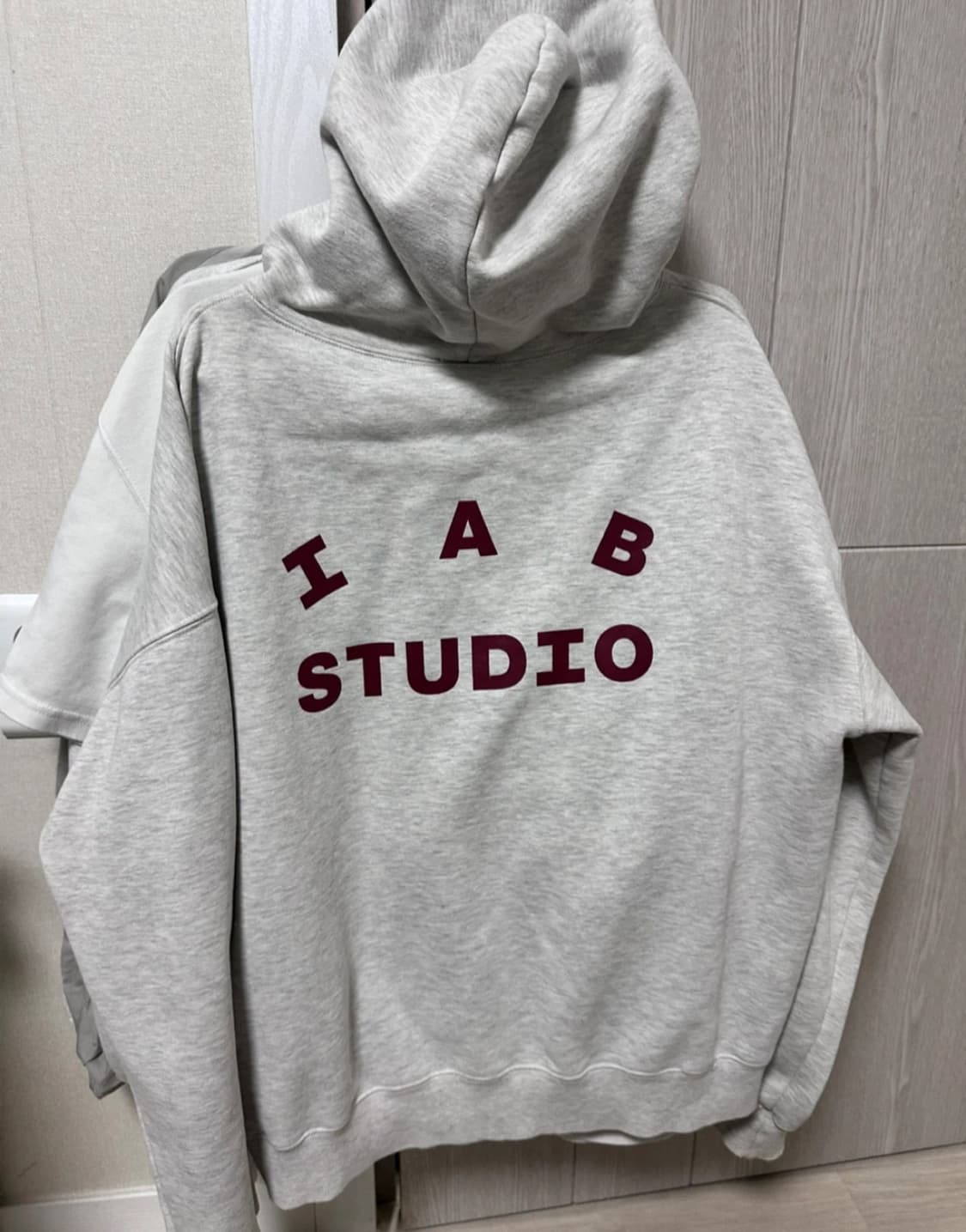아이앱스튜디오 버건디 후드티 L판매합니다. 상품이미지2