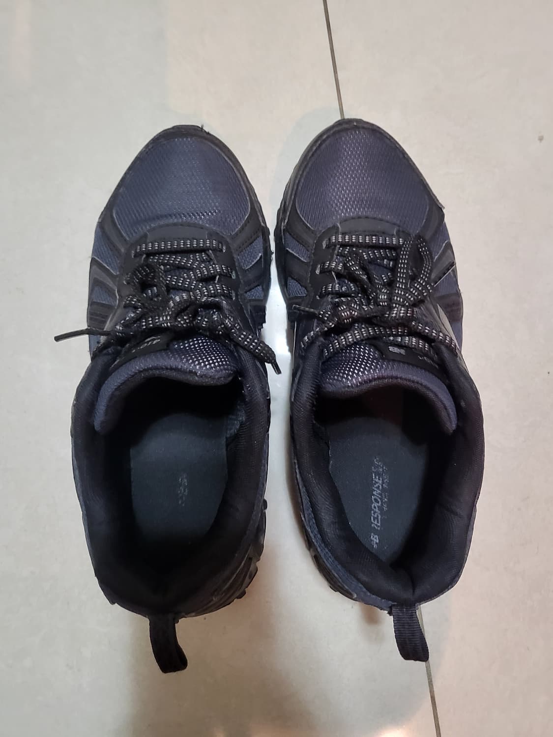 뉴발란스 검정 245 상품이미지1