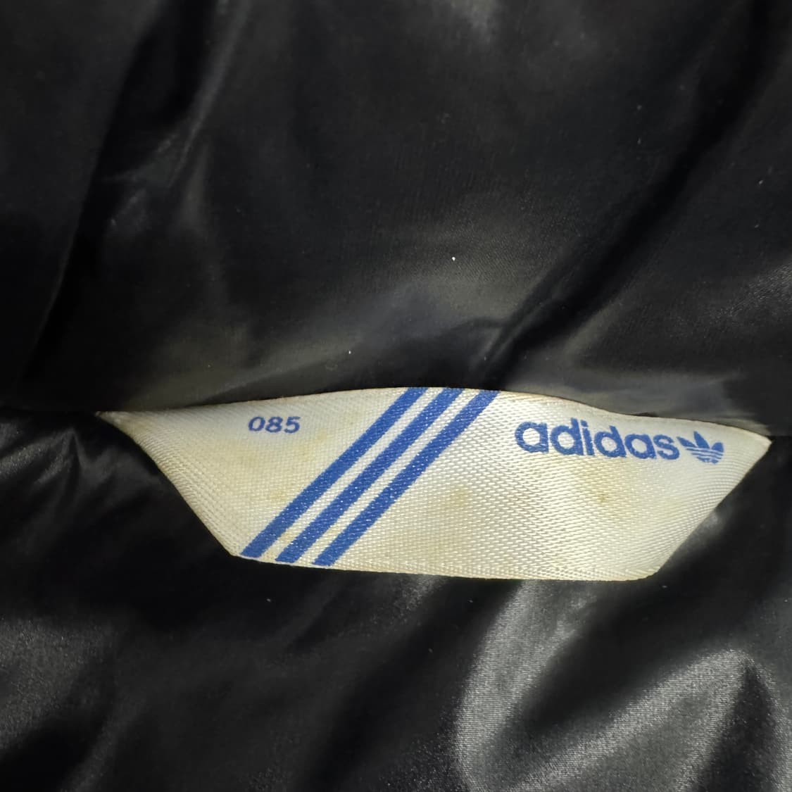 아디다스 실버 파이어버드 퀼팅 크롭 경량패딩 상품이미지4