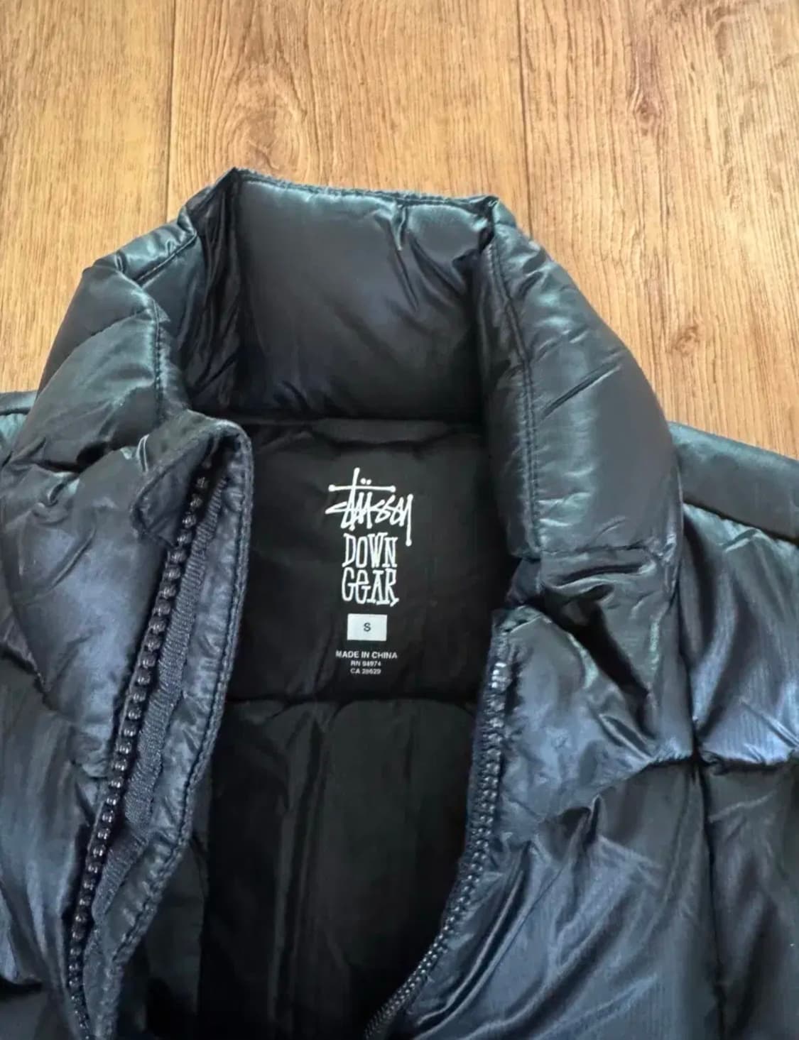 s) 스투시 25fw 미드웨이트 패딩 블랙 상품이미지2