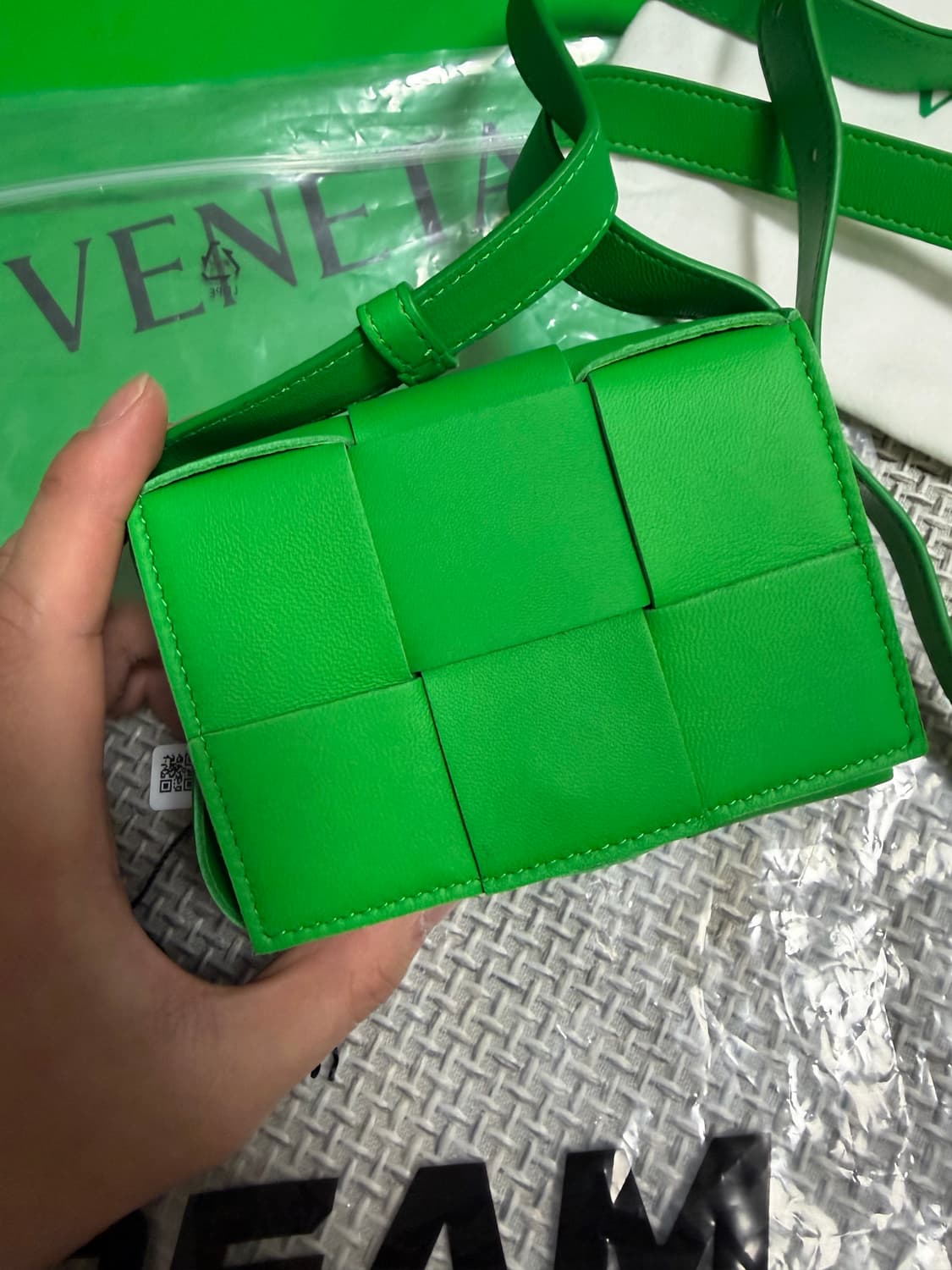 크림 새상품급 보테가베네타 미니 카세트백 상품이미지2