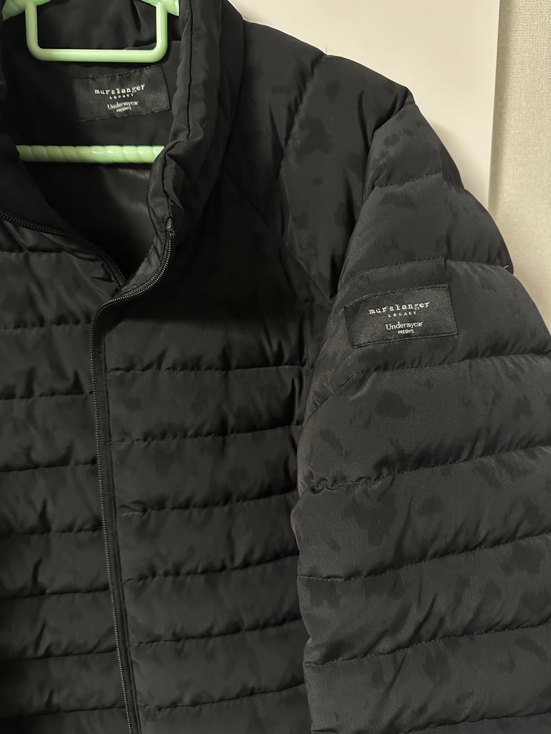 언더마이카 슬림 푸퍼 블랙 팬서 상품이미지2