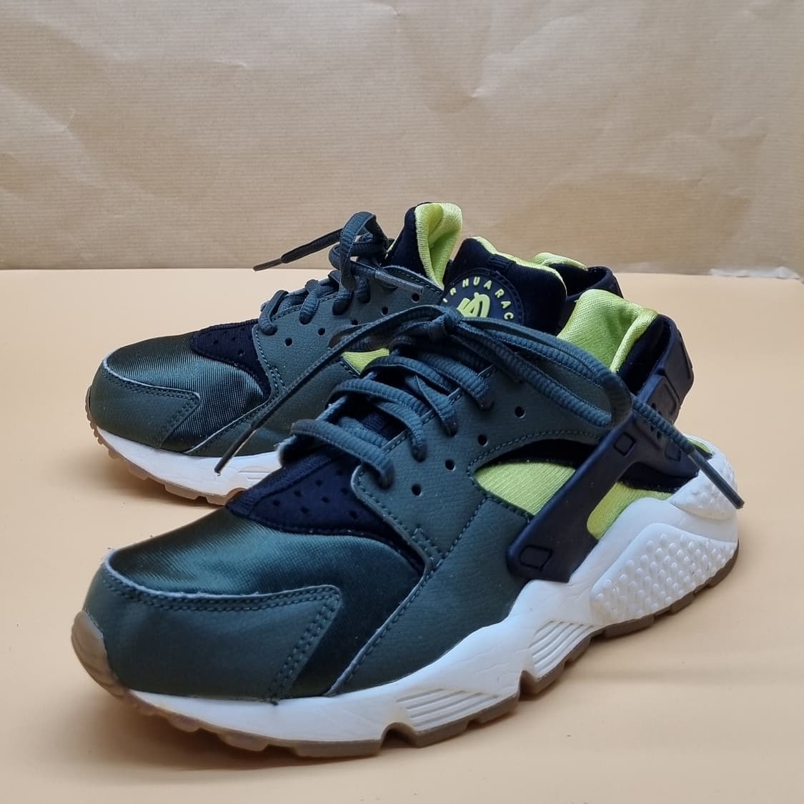 나이키 에어허라취 카키 운동화 실사이즈225 상품이미지1