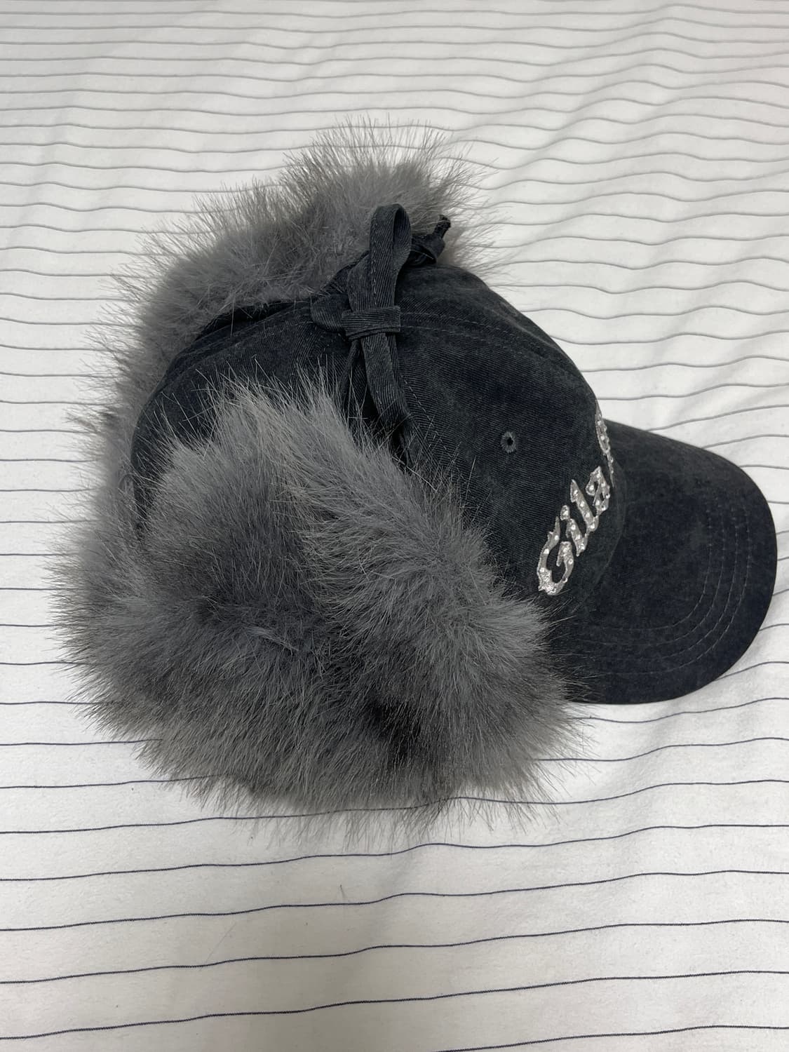 FAUX FUR HOTFIX LOGO EARFLAP CAP_CHARCOA 상품이미지3