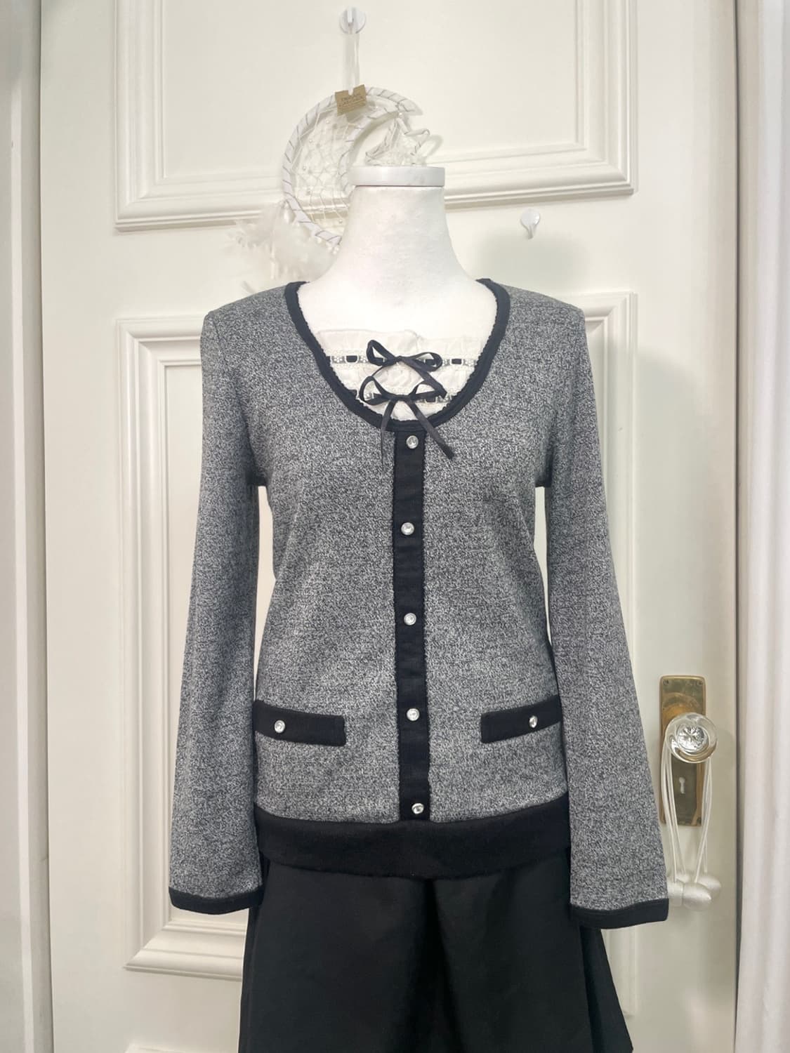 charcoal bow point cubic button knit top 상품이미지1