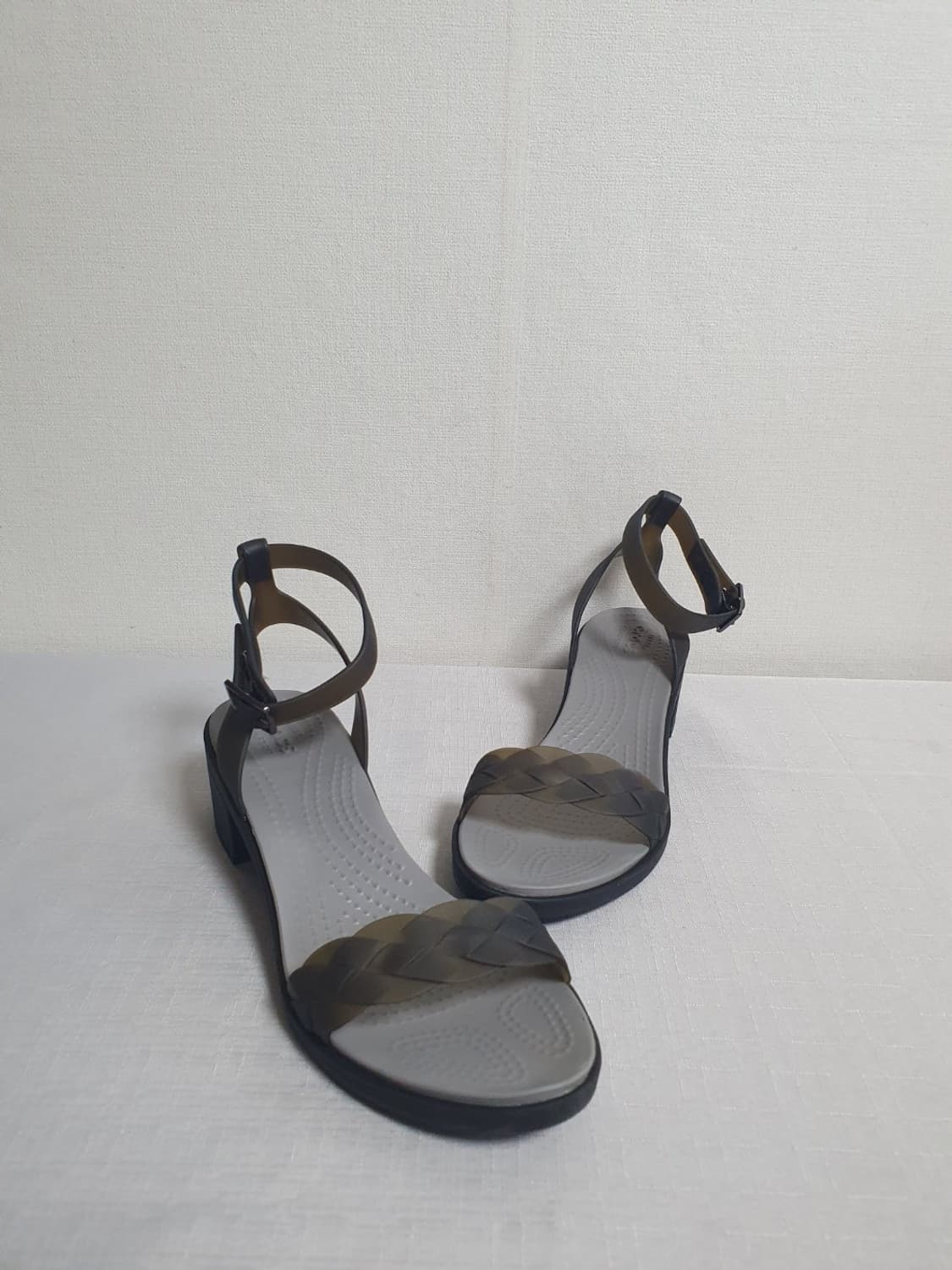 크록스 이자벨라 블록힐 샌들 청키 클리어 블랙 240mm 상품이미지6
