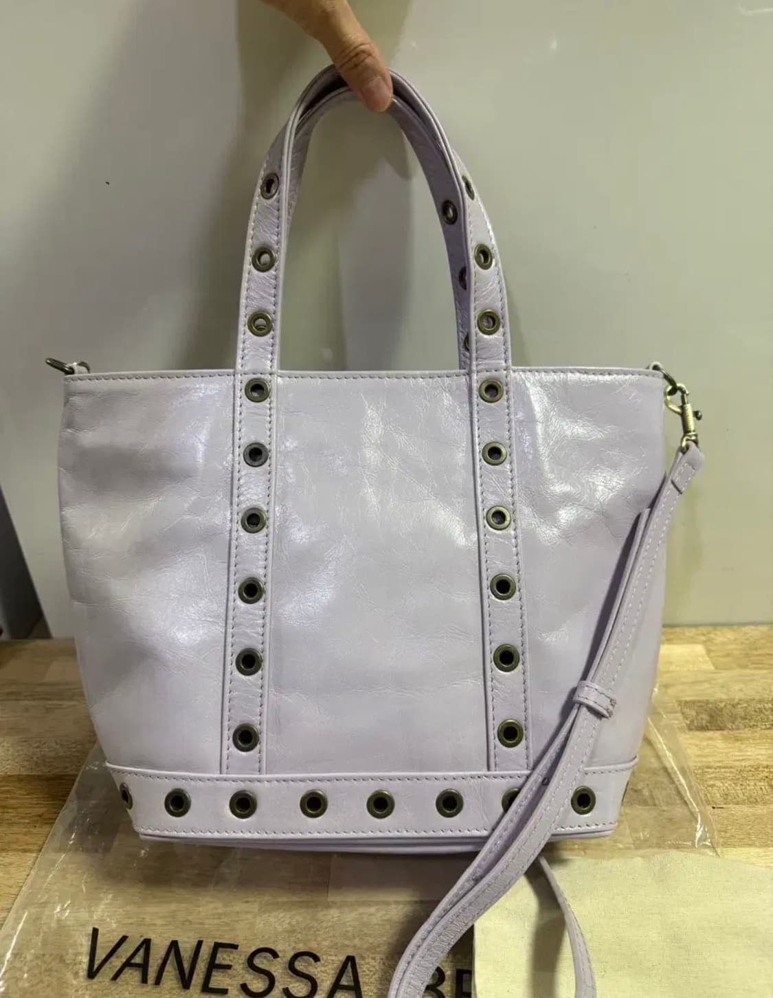 바네사브루노 [24SS]  퍼플 아일렛 장식 소가죽 S 카바스백 상품이미지2