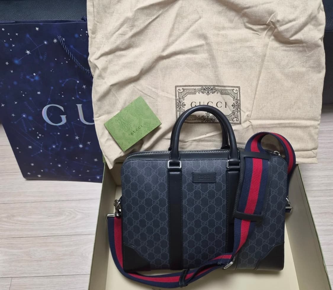 グッチ GGスープリームブリーフケース