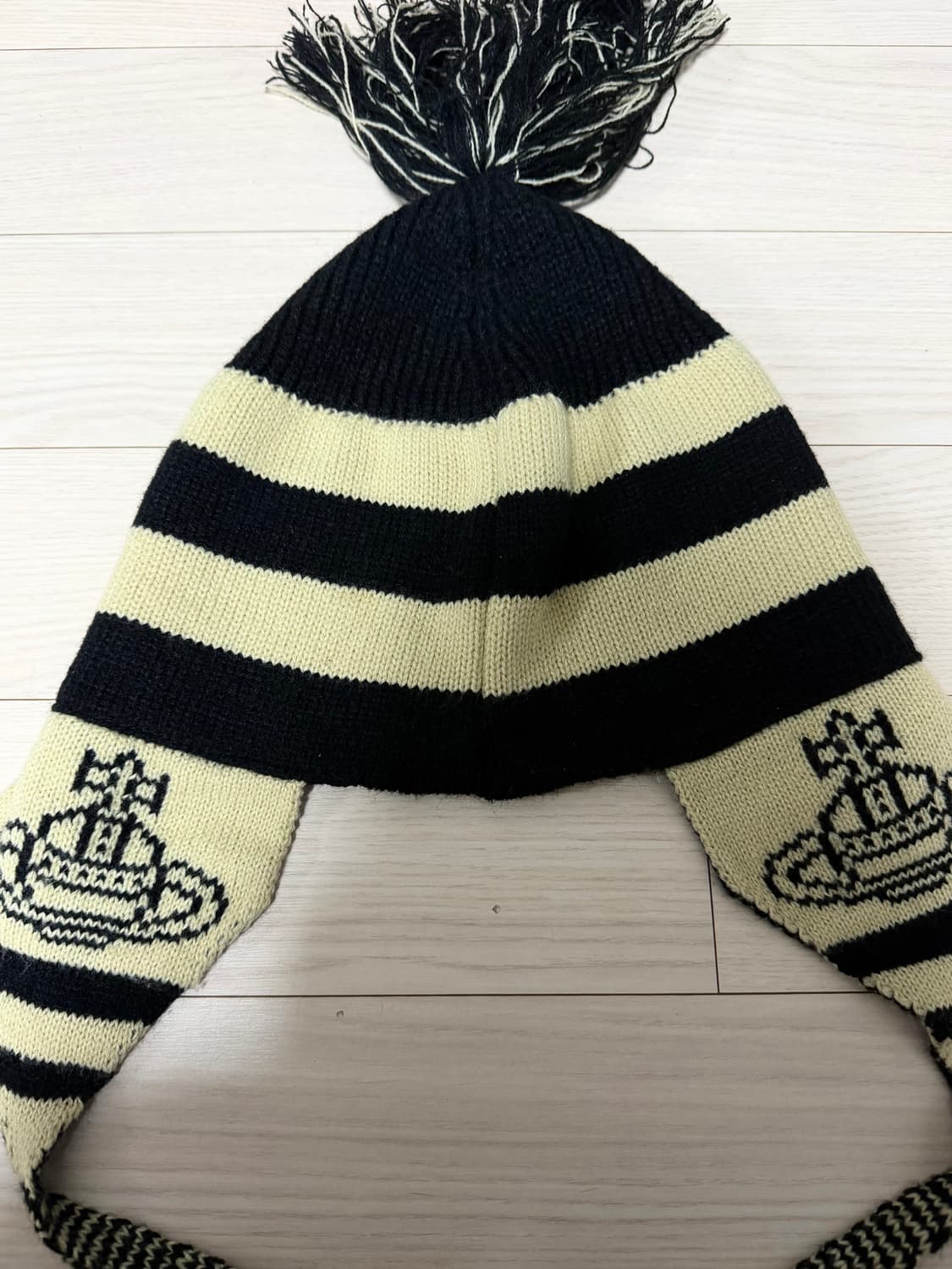 비비안웨스트우드 이어플랩 비니  상품이미지2