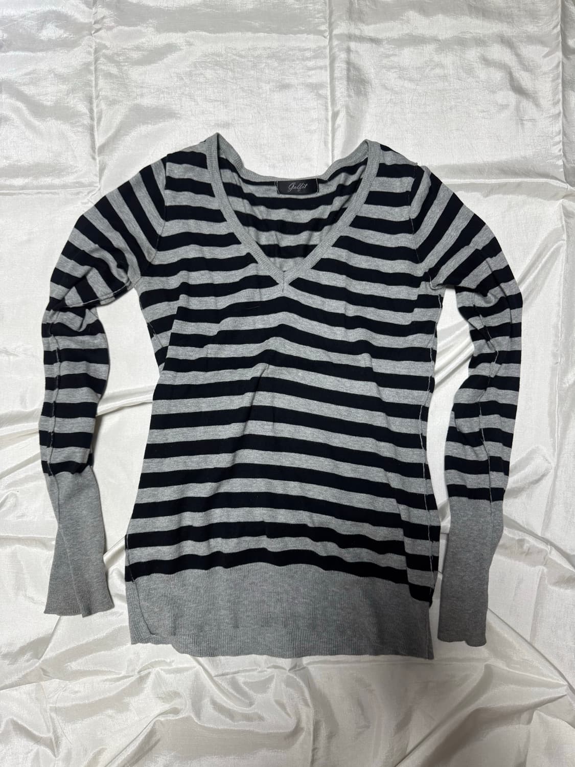 V-Neck Stripe Design Sleeve 상품이미지1