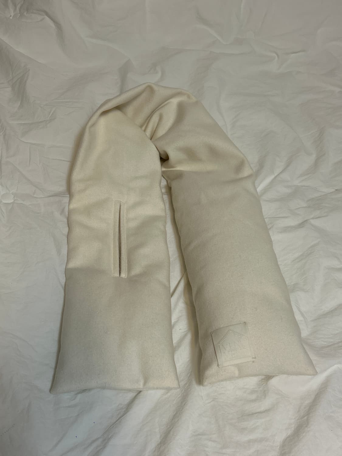 베뉴먼트 Pillow Scarf in Ivory 상품이미지2