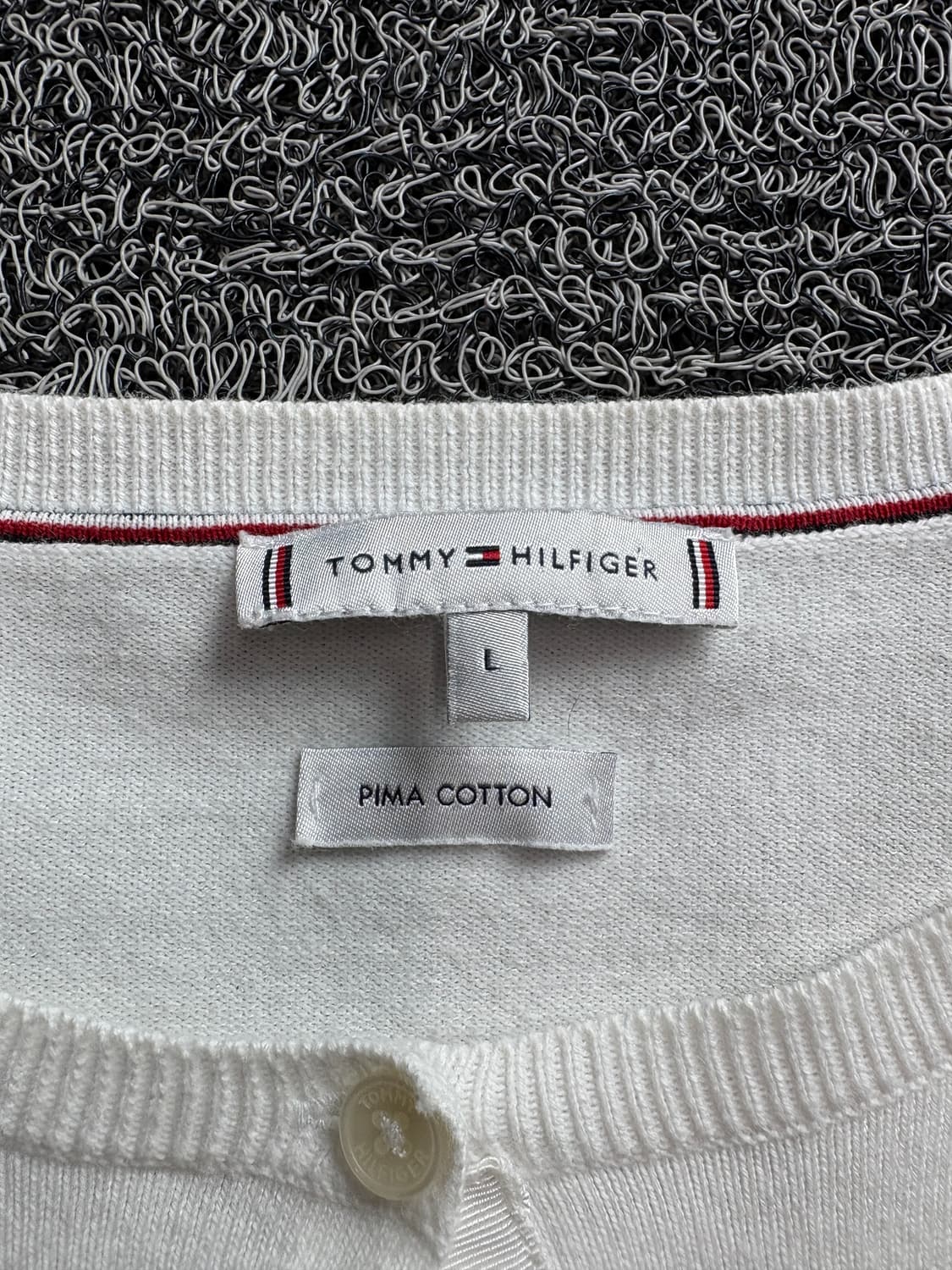 타미힐피거 우먼스 스몰로고 라운드넥 미니멀 가디건 3143 상품이미지3